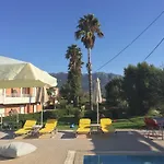 Jonathan Hotel 2*
